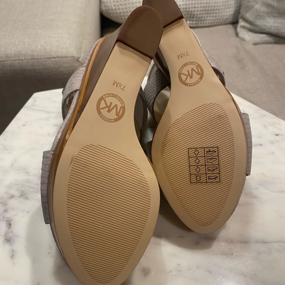 NWOT Michael Kors Josephine Platform Wedge- Grey - Picture 6 of 6